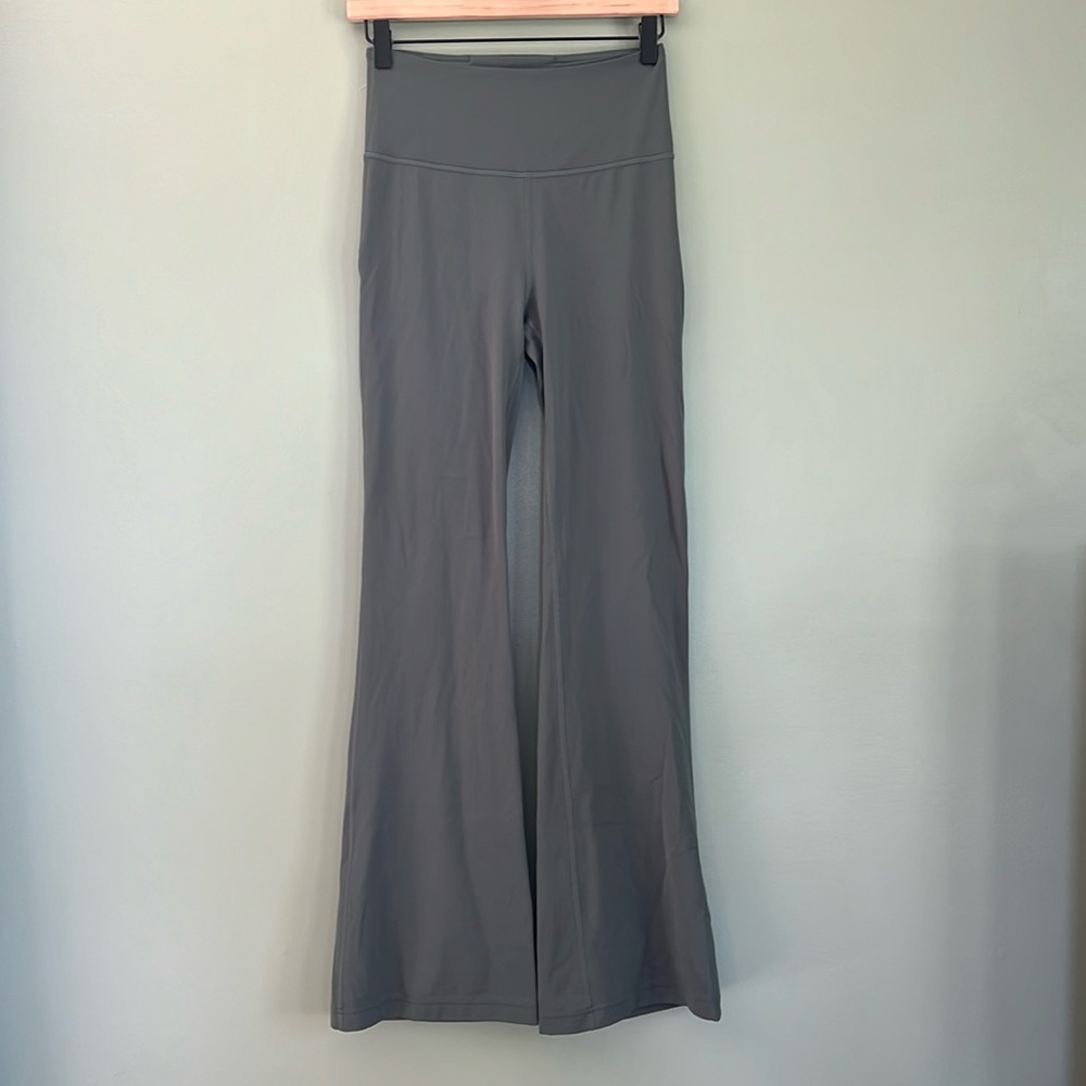 309. Lululemon Groove Super-High-Rise Flared Pant Nulu *Regular
Dark Forest